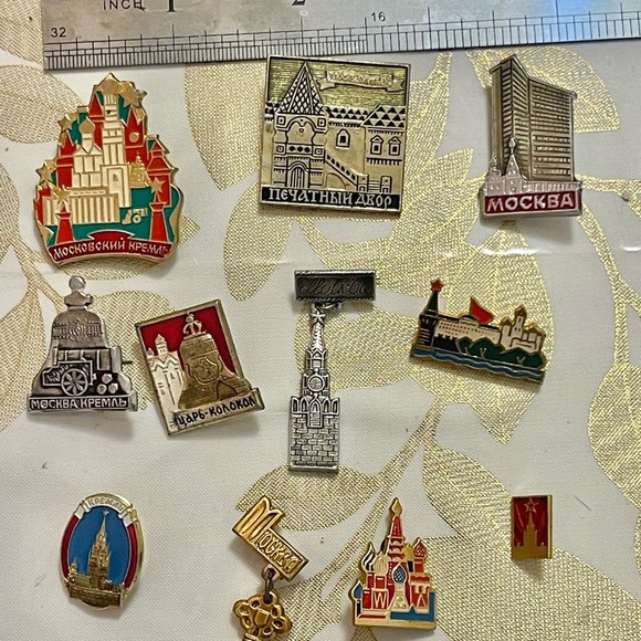 VTG Set / Lot Of 11 Soviet Pins Badges Moscow TSAR BELL Kremlin USSR - Picture 2 of 4